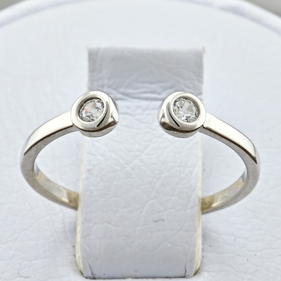 

Серебряное кольцо Итака вставка белые фианиты 15