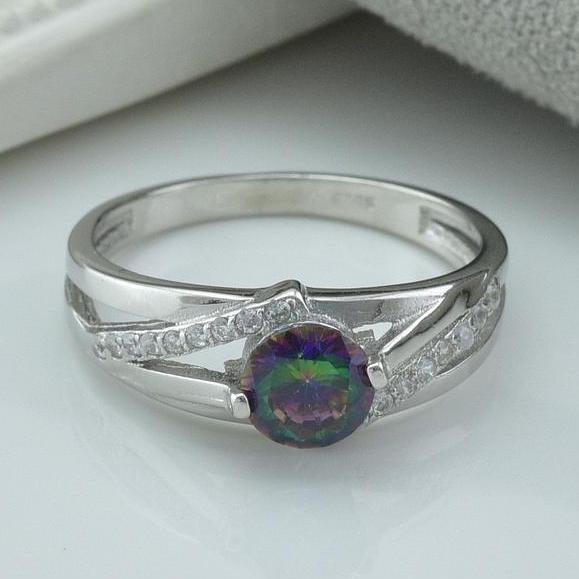 

Серебряное кольцо вставка фианиты цвет мистик 18