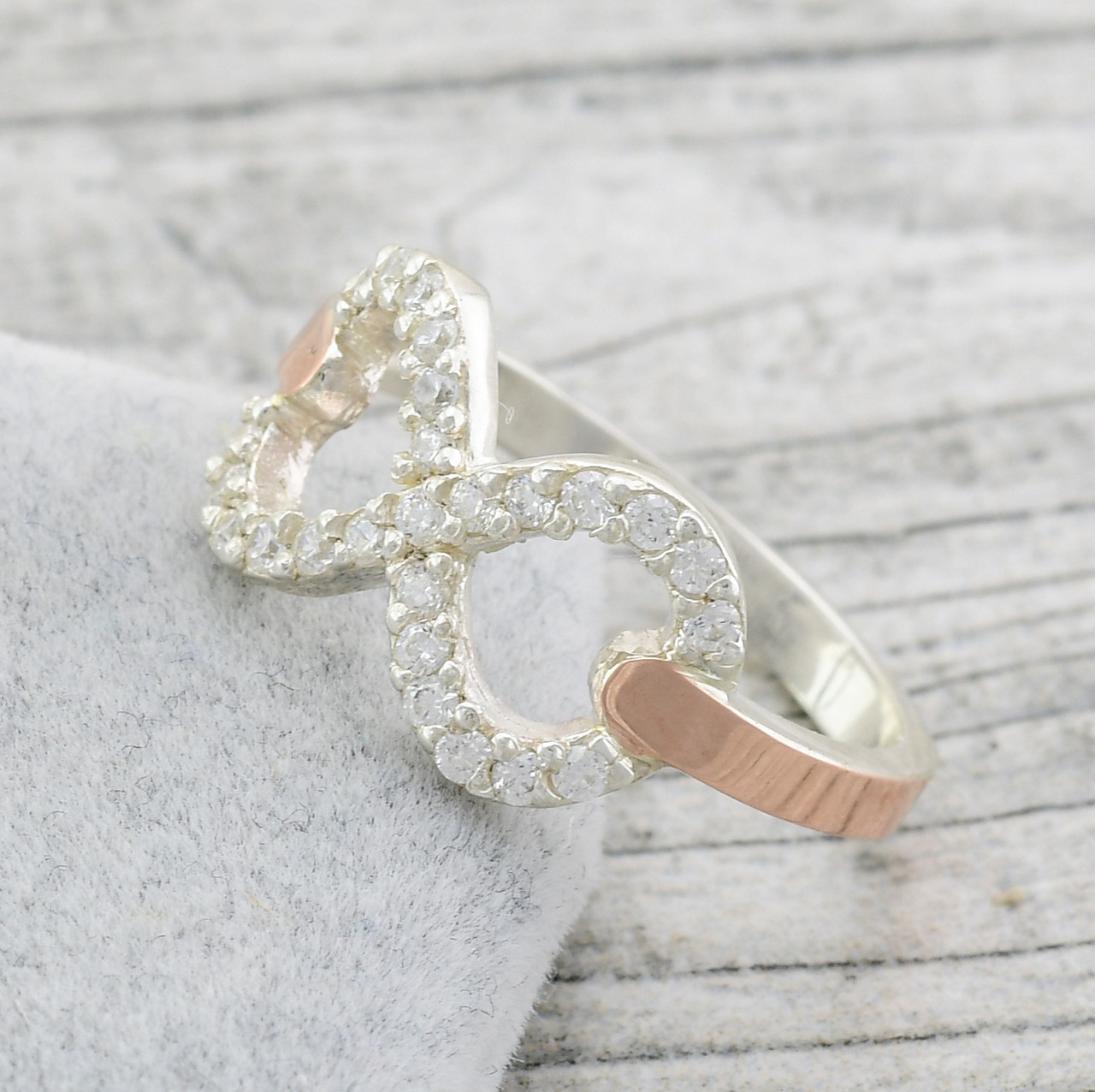 

Серебряное кольцо с золотом Диор вставка белые фианиты 17
