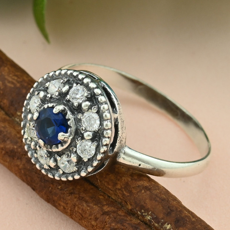 

Серебряное кольцо Северное сияние синий фианит 18