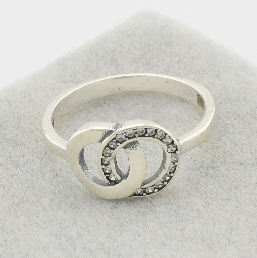 

Серебряное кольцо ТС510299 вставка белые фианиты 18