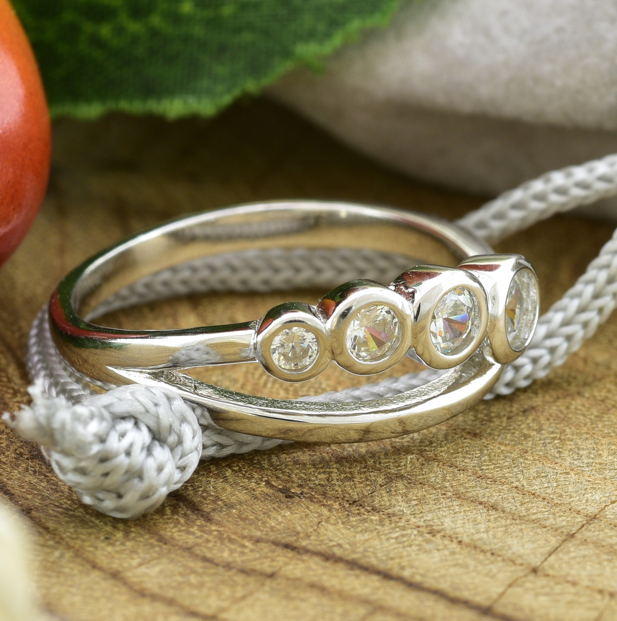 

Серебряное кольцо ТС9510219б вставка белые фианиты 19
