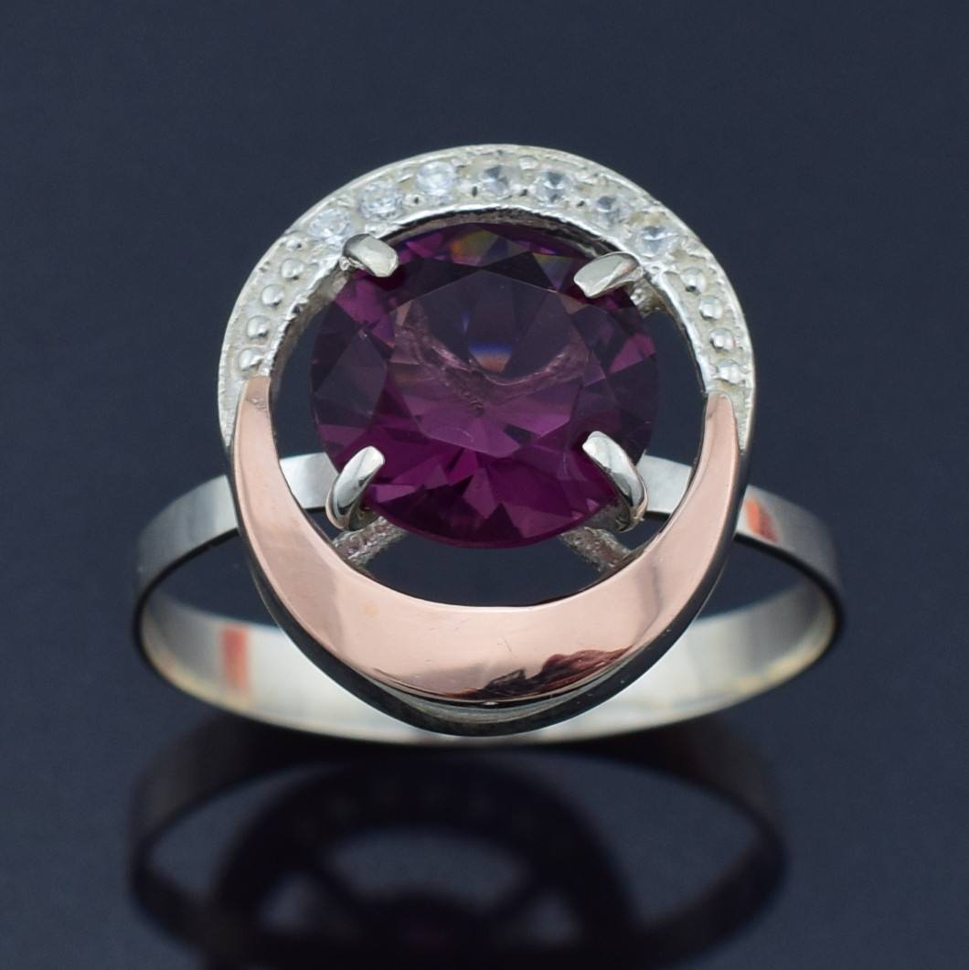 

Серебряное кольцо Мечта вставка фиолетовый фианит 21
