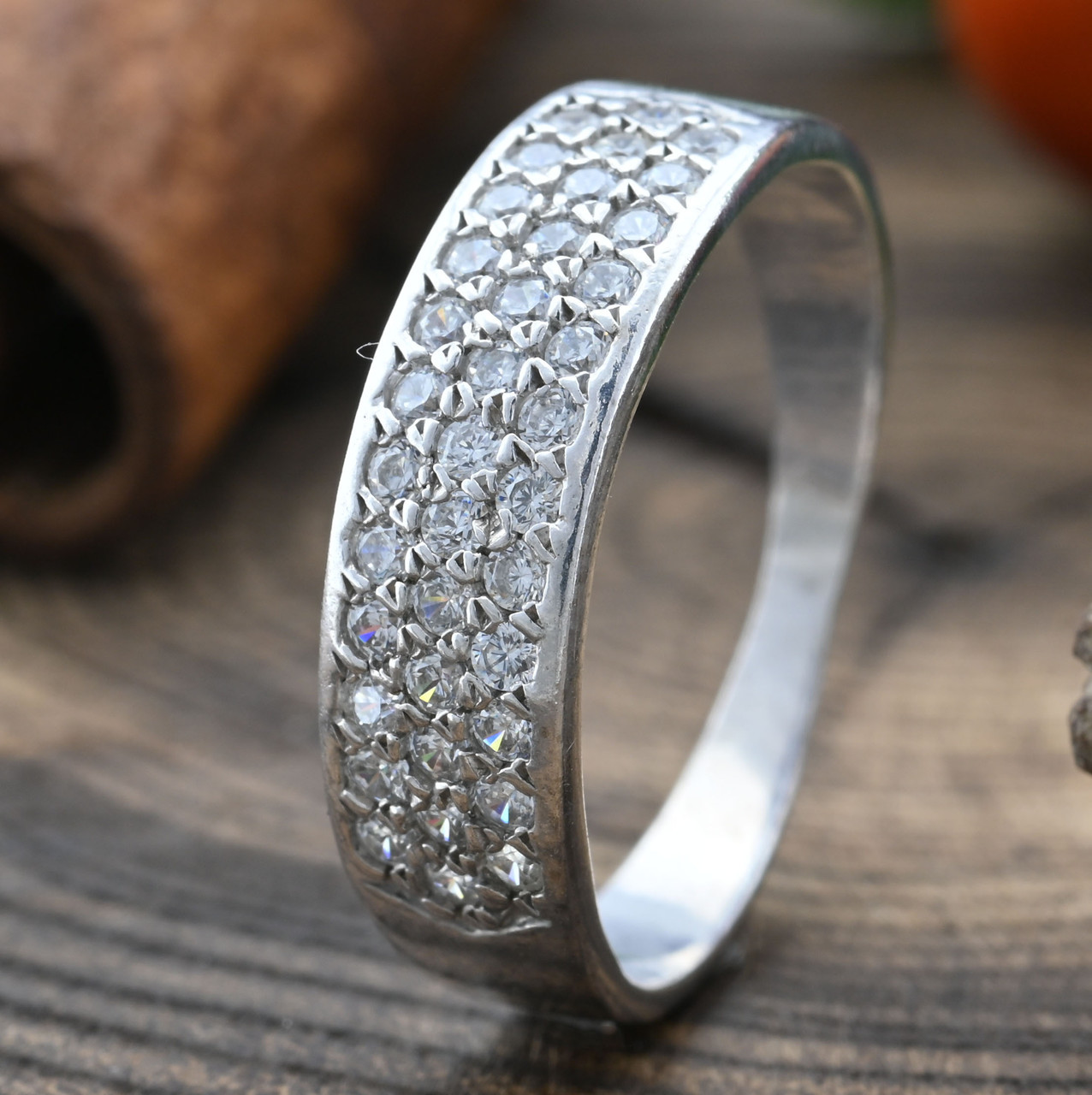 

Серебряное кольцо Свидание вставка белые фианиты 17