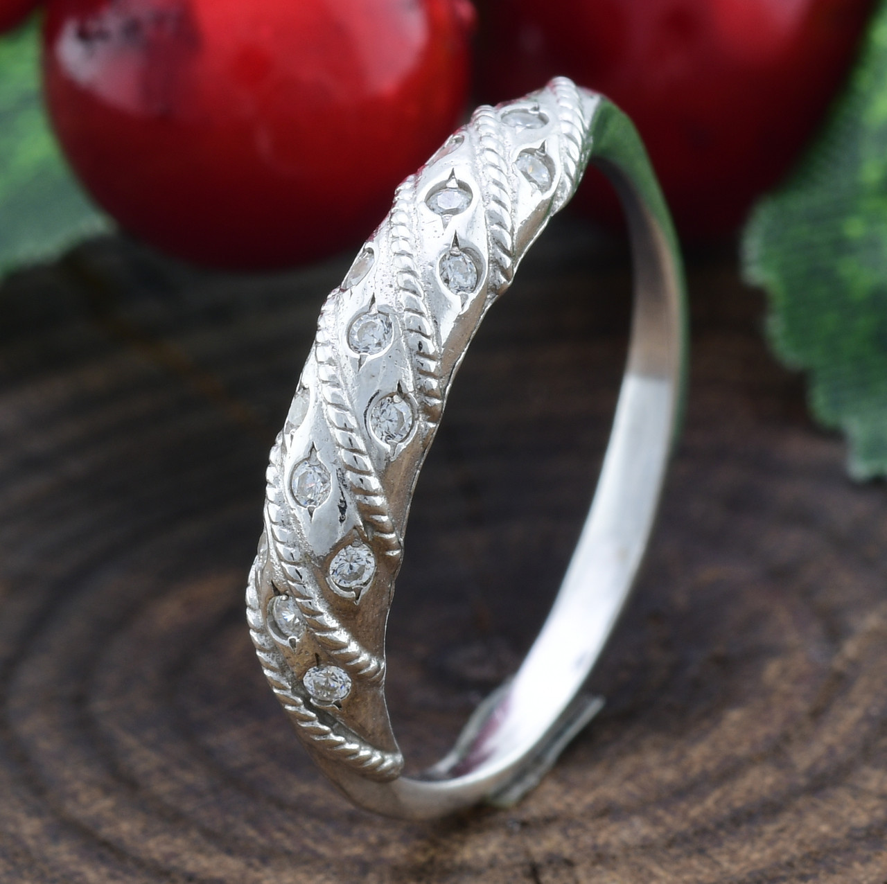 

Серебряное кольцо Адель вставка белые фианиты 16.5