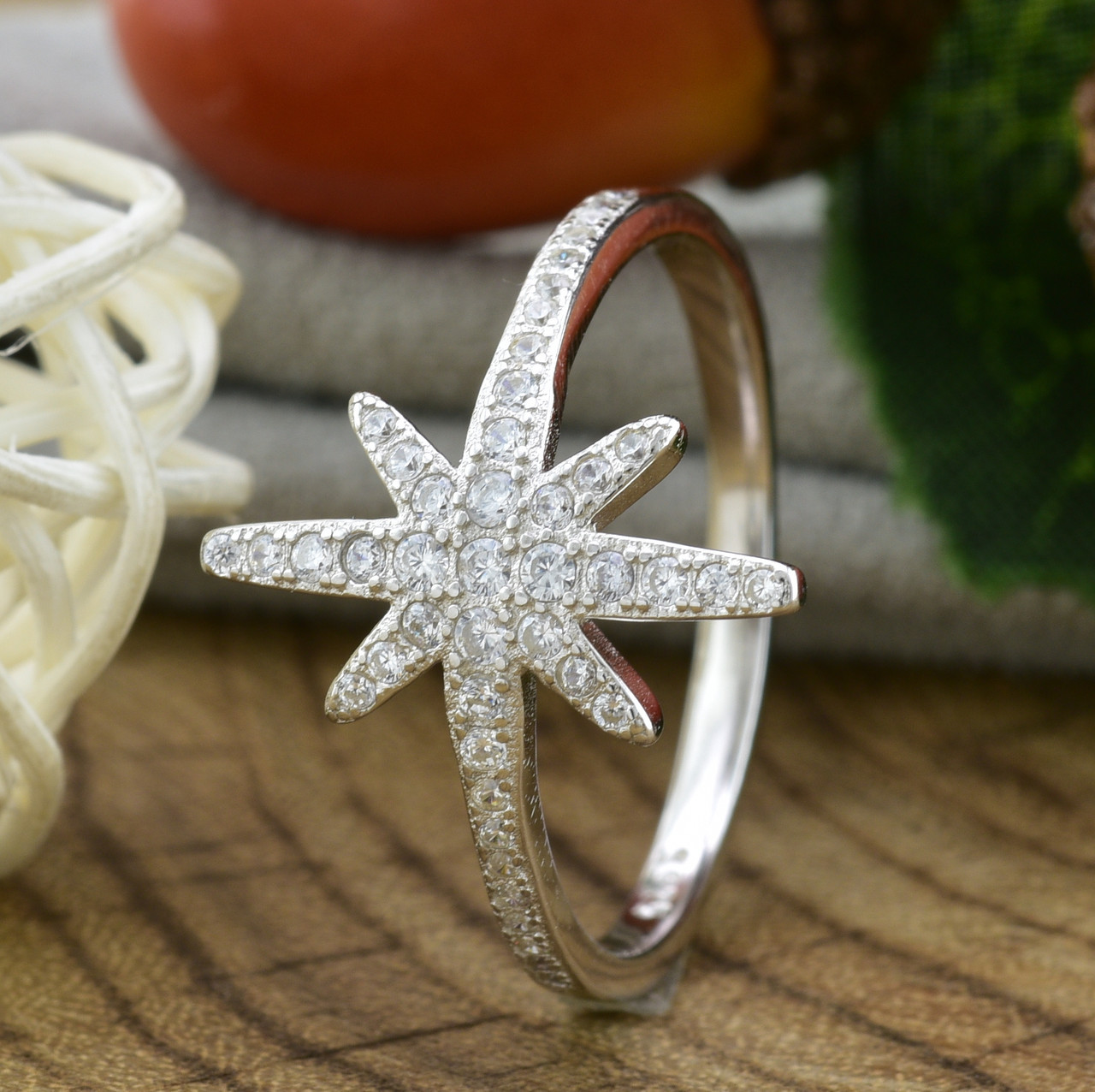 

Серебряное кольцо ТС9510215б вставка белые фианиты 17