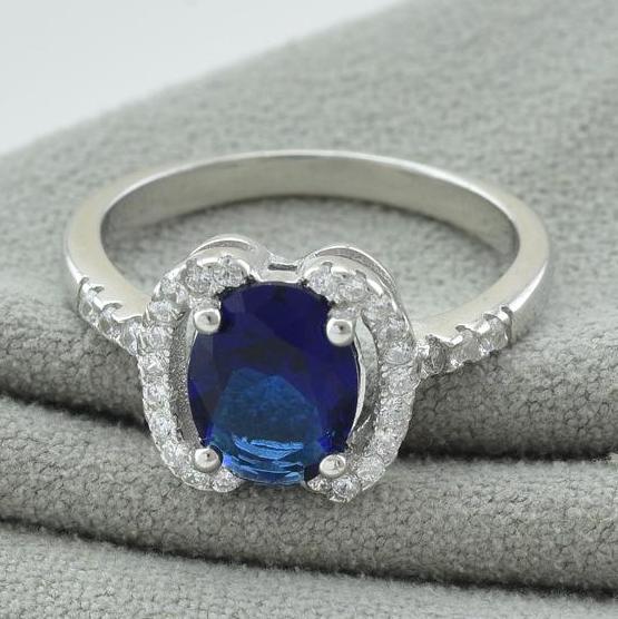 

Серебряное кольцо вставка синие фианиты 16