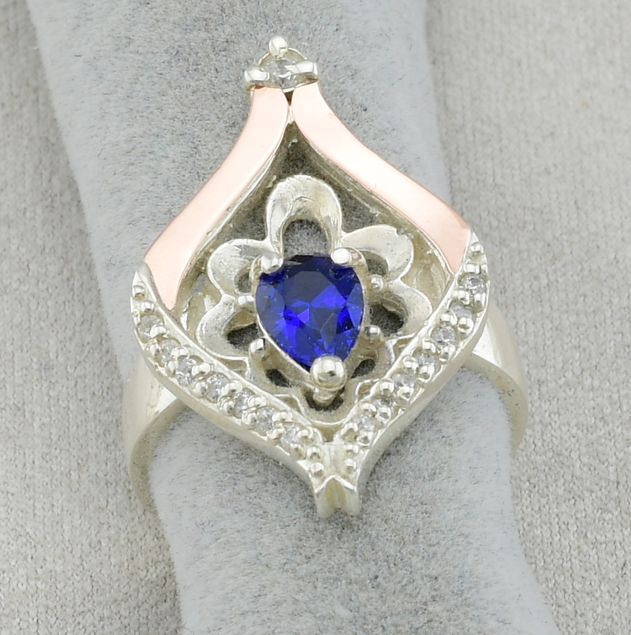 

Серебряное кольцо с золотом Мадрид вставка синие фианиты 17