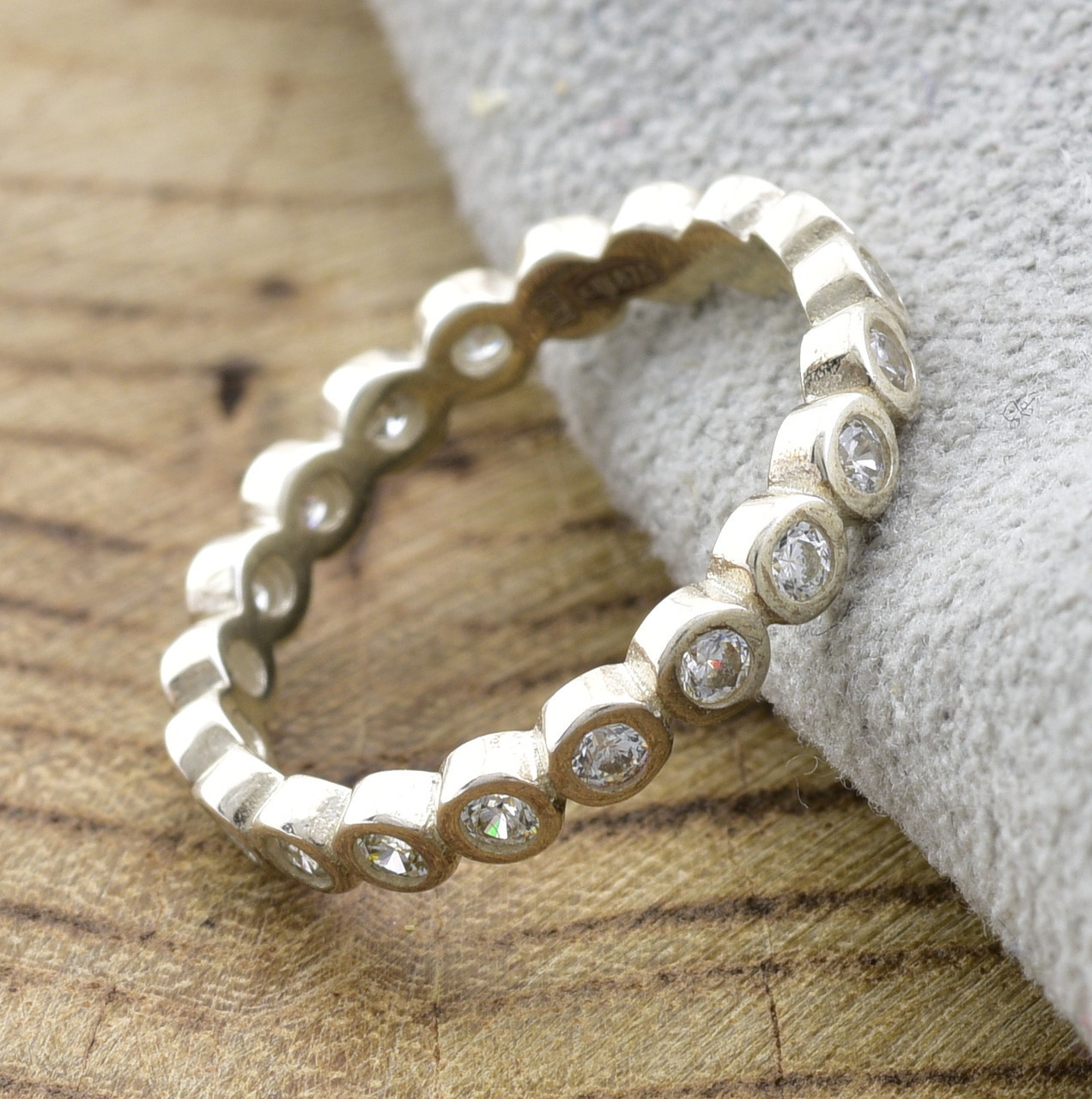 

Серебряное кольцо 1115БС вставка белые фианиты 14