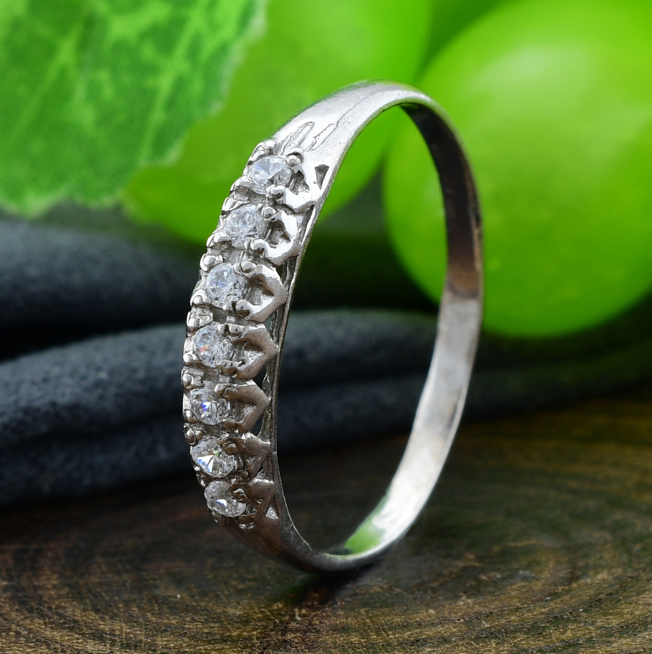 

Серебряное кольцо Мирель вставка белые фианиты 17