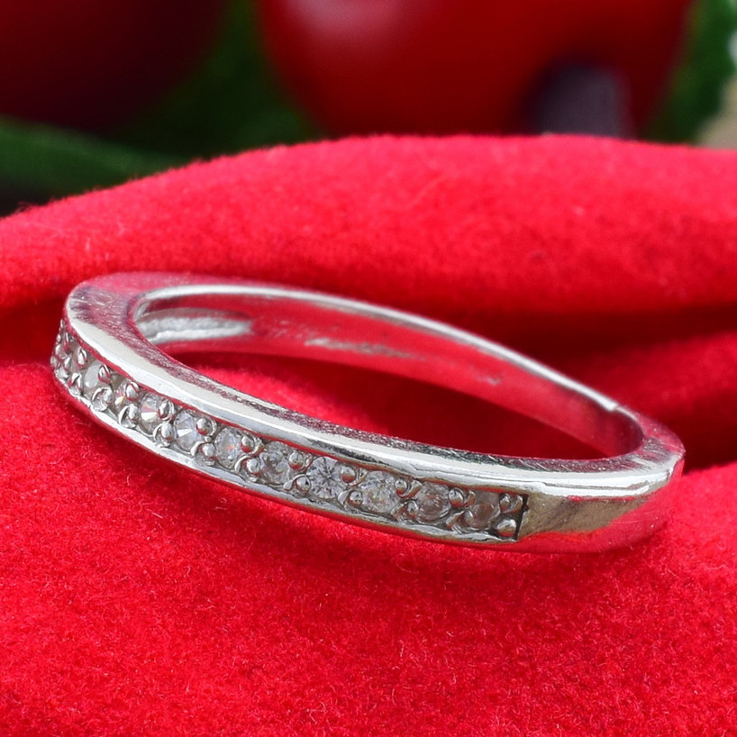 

Серебряное кольцо Клауди вставка белые фианиты 16