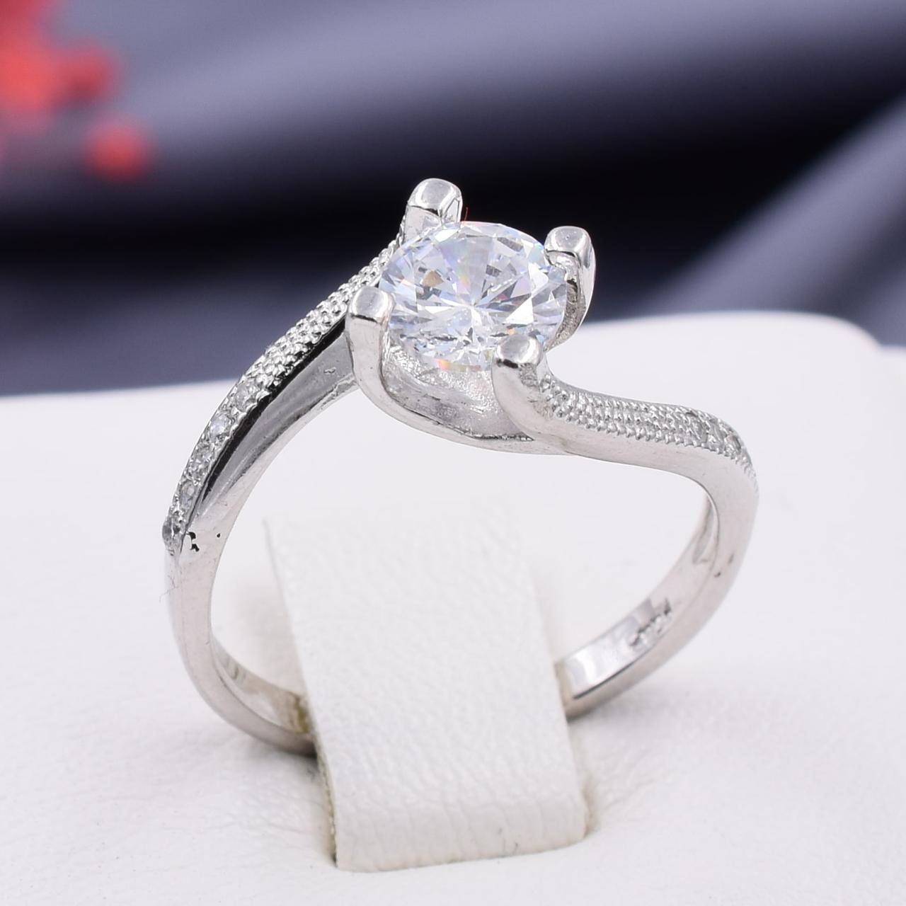 

Серебряное кольцо ширина 9 мм вставка белые фианиты 18