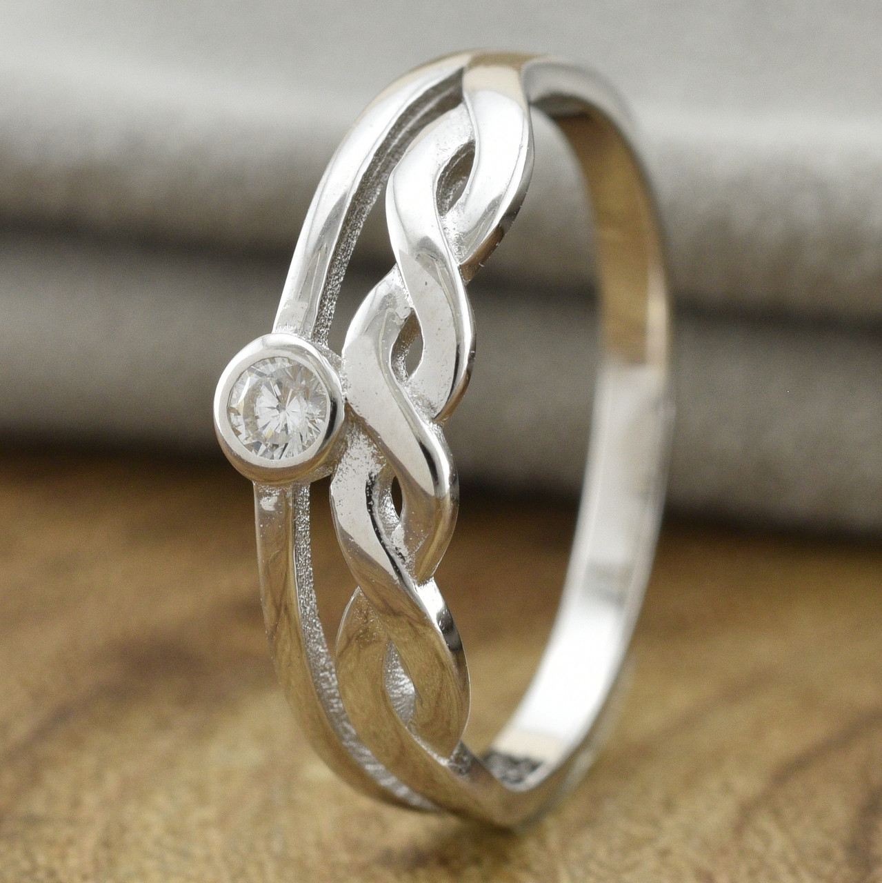 

Срібна каблучка ТС510356б вставка білі фіаніти 17.5