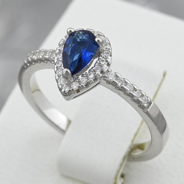 

Серебряное кольцо вставка синие фианиты 17