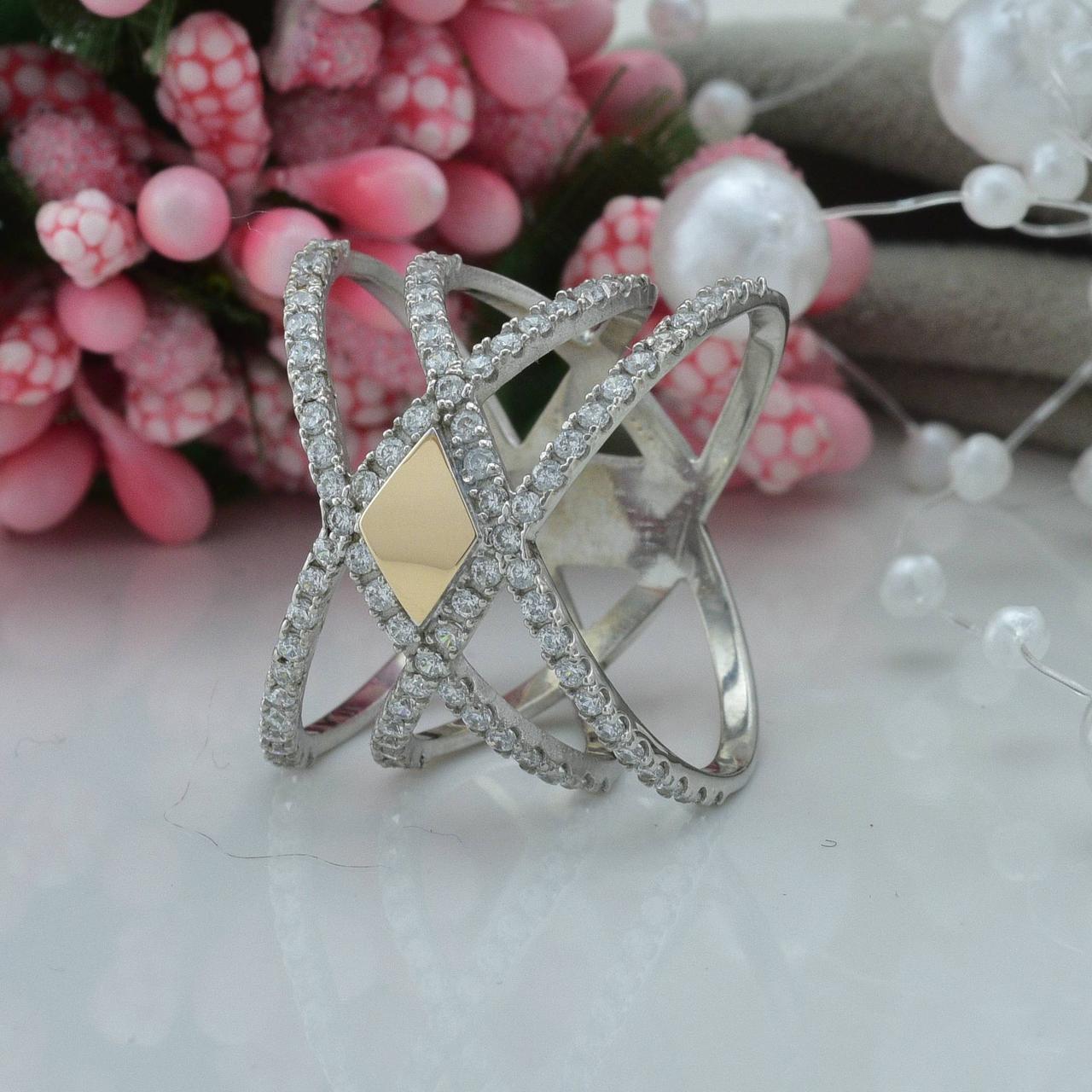 

Серебряное кольцо с золотом вставка белые фианиты 19