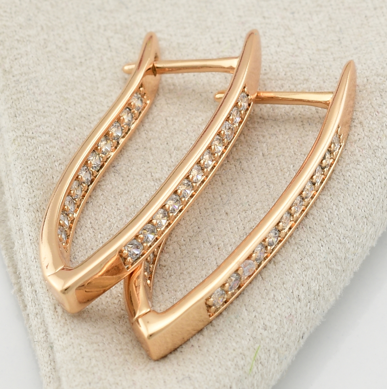 

Серьги Xuping 31193 размер 30х3 мм вес 3.2 г белые фианиты позолота 18К