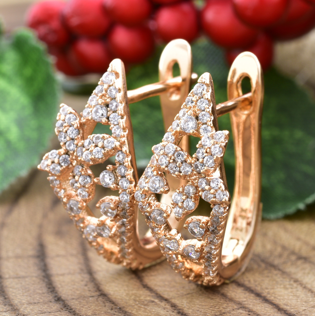 

Серьги Xuping 25891 размер 20х8 мм белые фианиты вес 4.1 г позолота 18К