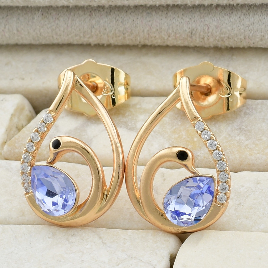 

Серьги Xuping с кристаллами Swarovski 27919 размер 15х10 мм лиловый цвет вес 2.4 г позолота 18К