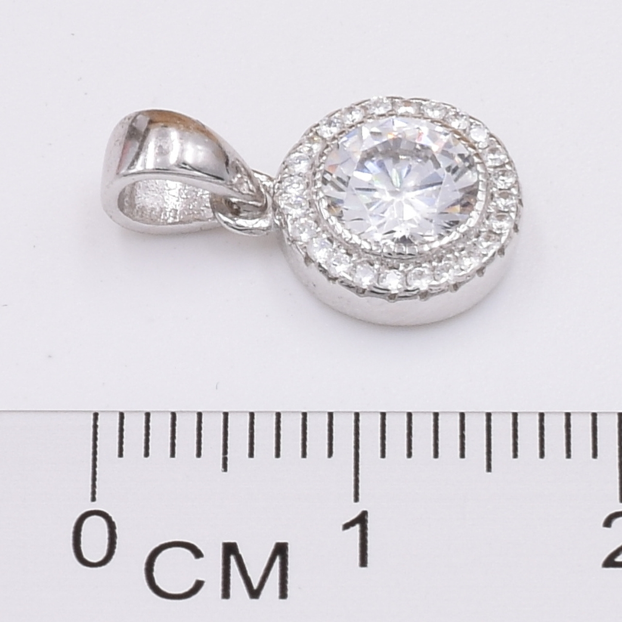 

Срібний кулон розмір 15х8 мм вставка білі фіаніти вага 2.1 г