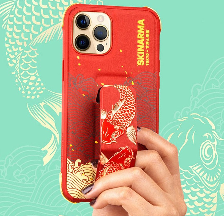 

Красный чехол Skinarma Nami iPhone 12