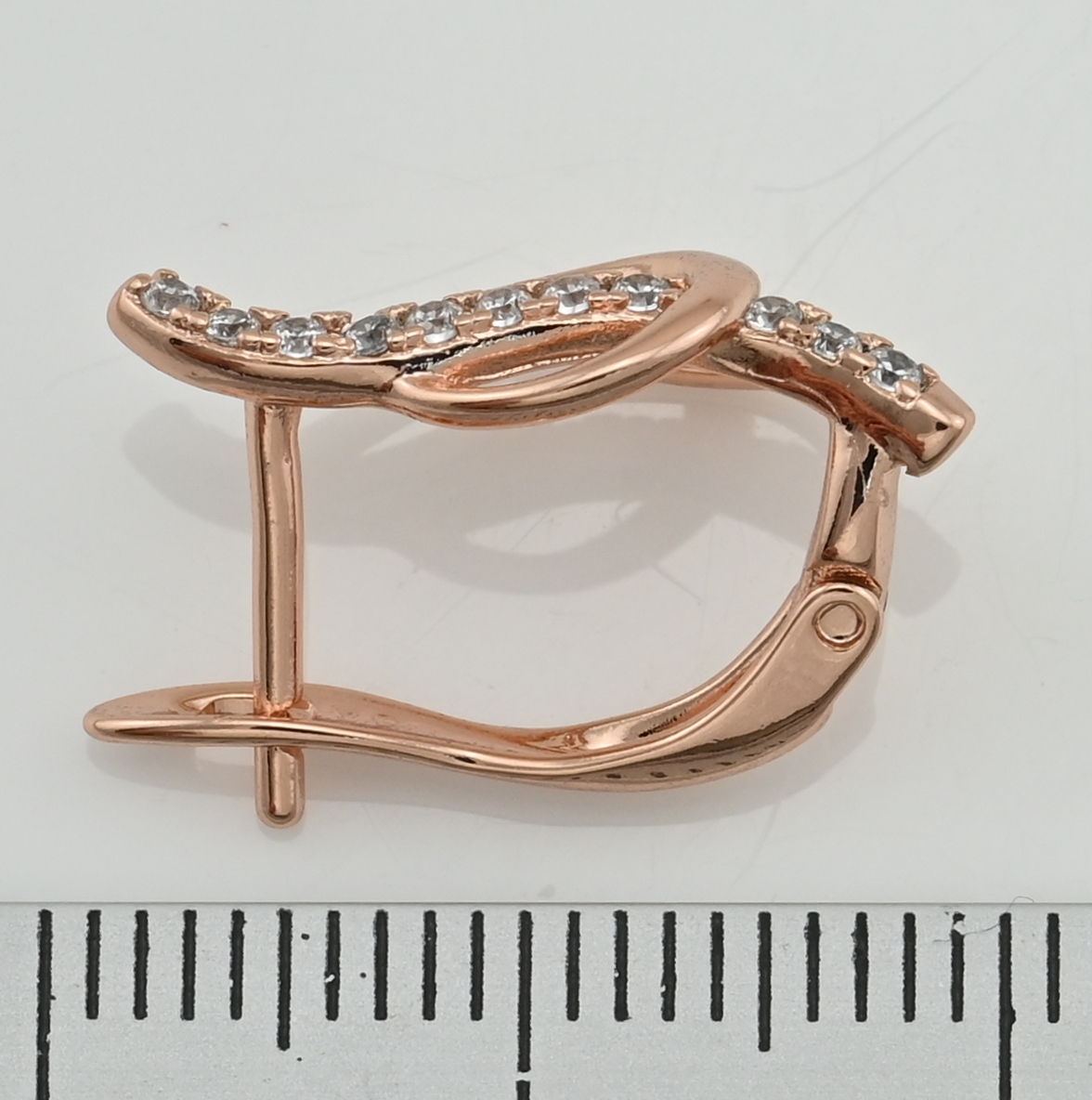 

Серьги Xuping 31010 размер 18х8 мм вес 2.1 г белые фианиты позолота РО