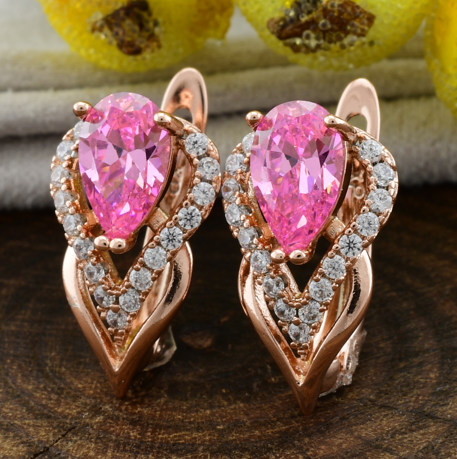 

Серьги Xuping 26116 размер 17х9 мм вес 3.5 г розовые фианиты позолота РО