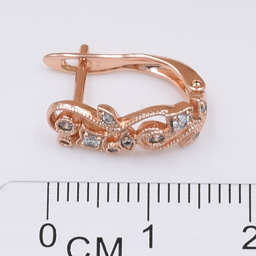 

Серьги Xuping 30325 размер 15х6 мм белые фианиты вес 2.1 позолота РО