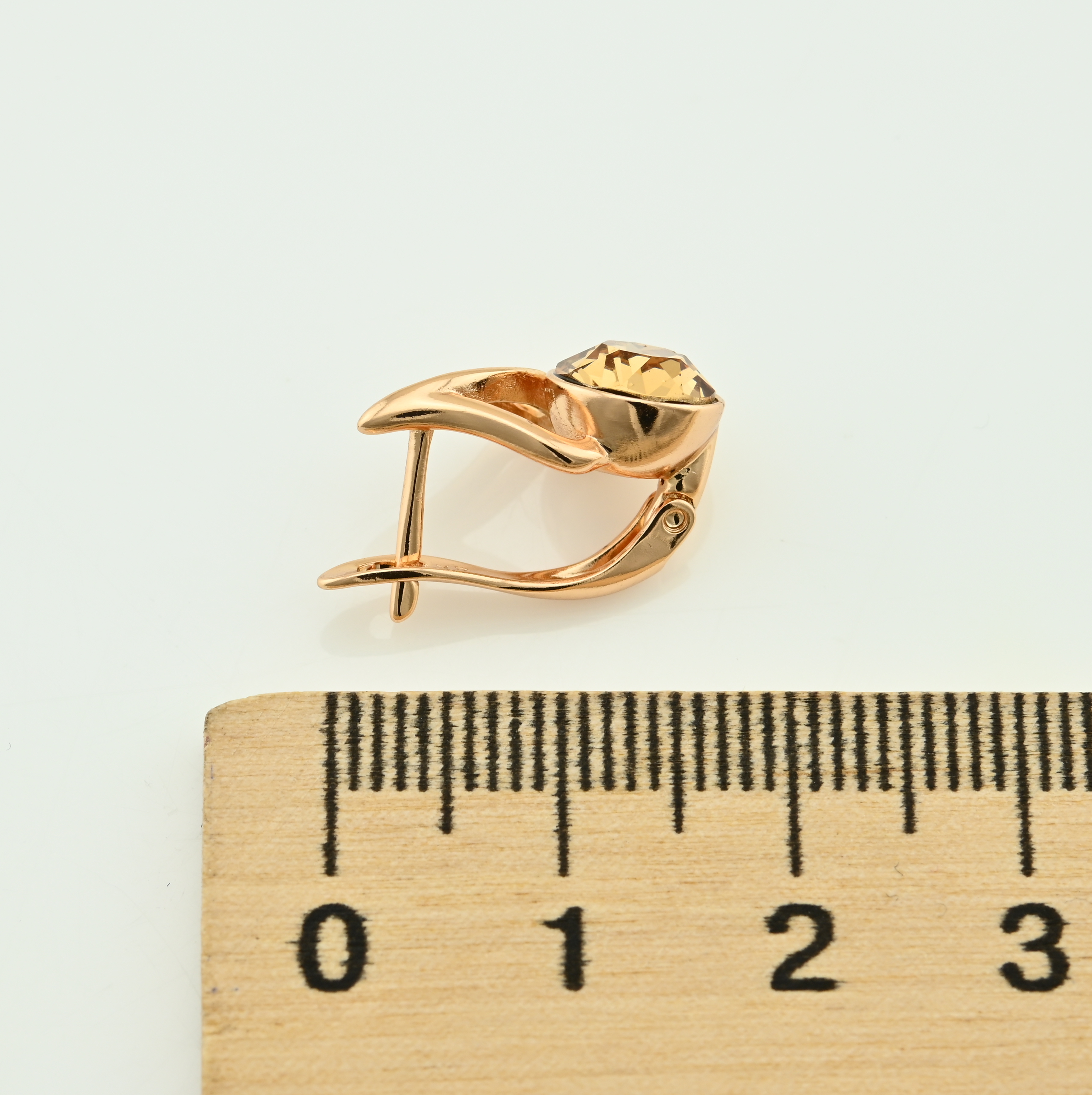 

Серьги Xuping с кристаллами Swarovski 83227 размер 16х9 мм цвет шампань вес 3.5 г позолота 18К