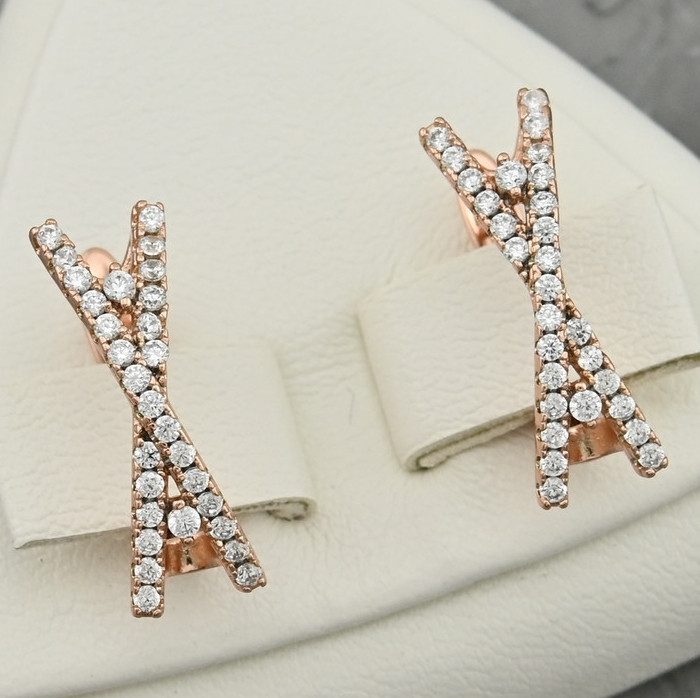 

Серьги Xuping 28070 размер 19х6 мм белые фианиты вес 2.4 г позолота РО