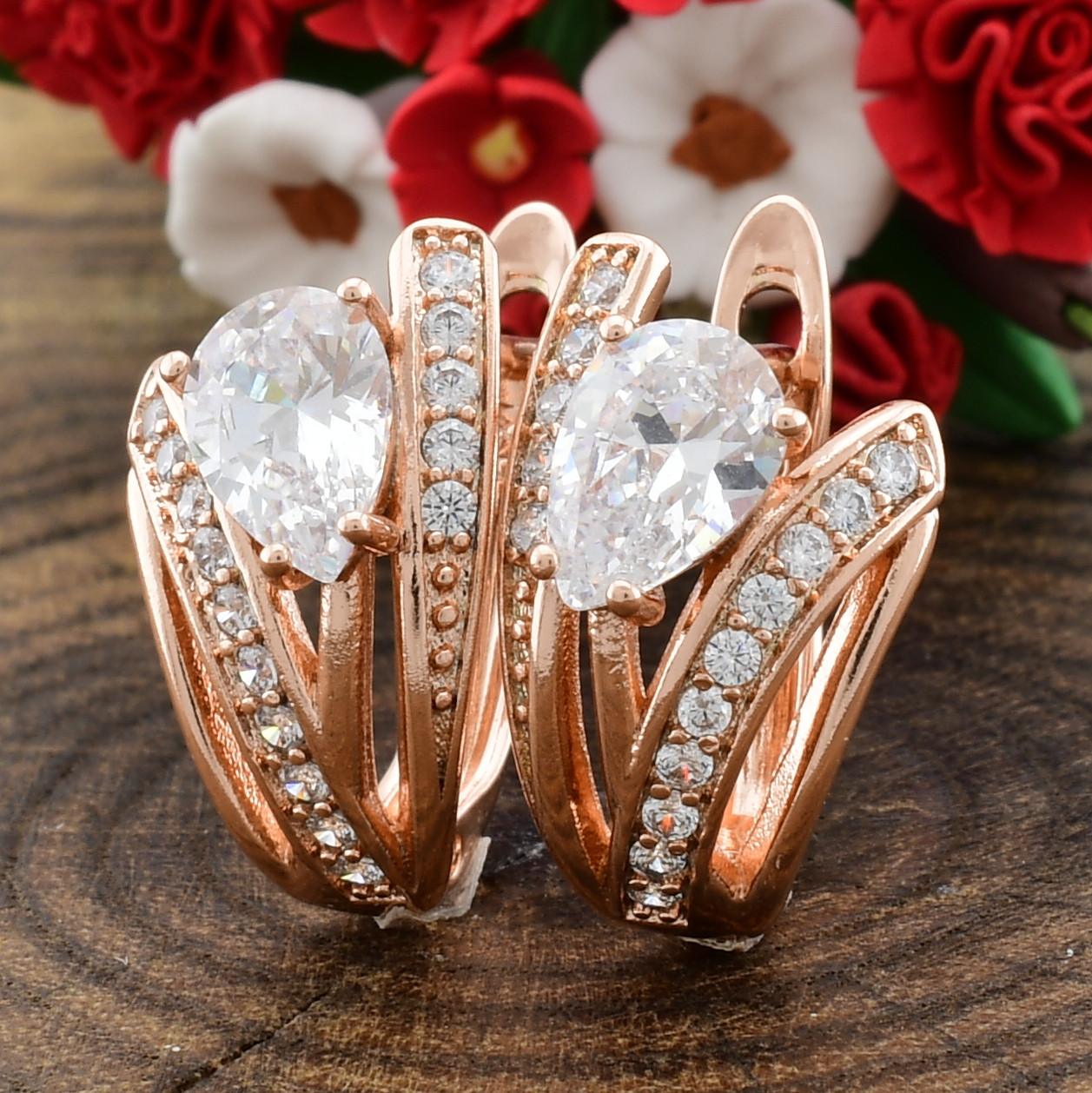 

Серьги Xuping 26864 размер 16х10 мм вес 3 г белые фианиты позолота РО