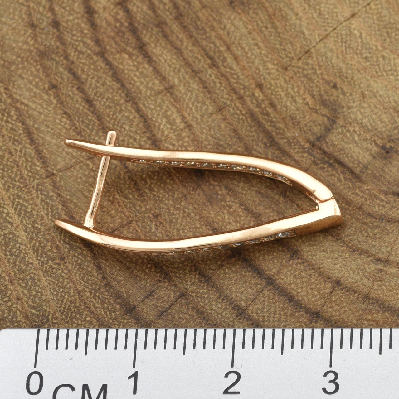 

Серьги Xuping 30985 размер 29х3 мм белые фианиты вес 3.4 г позолота 18К