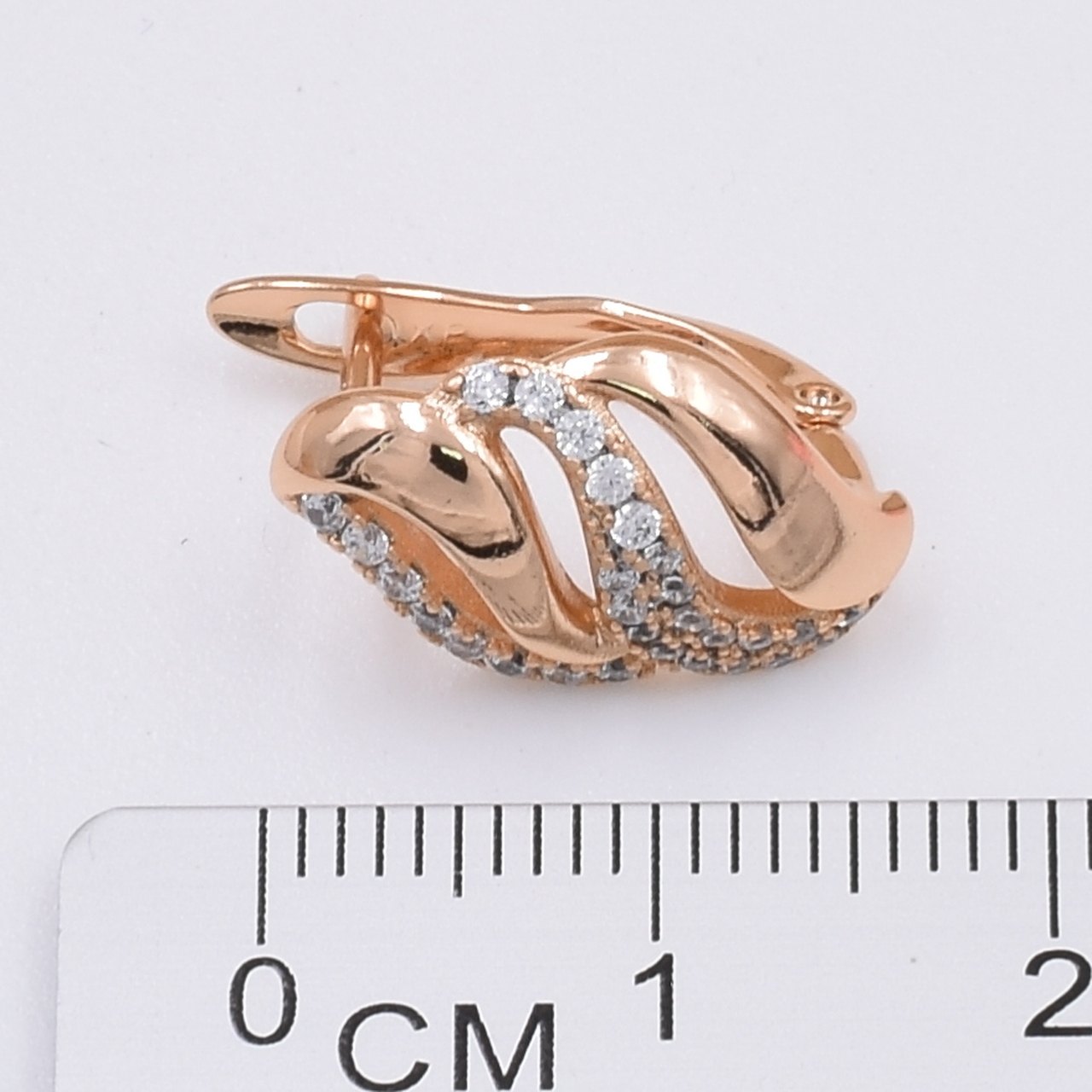

Сережки Xuping 30465 розмір 16х10 мм вага 2.9 г білі фіаніти позолота 18К