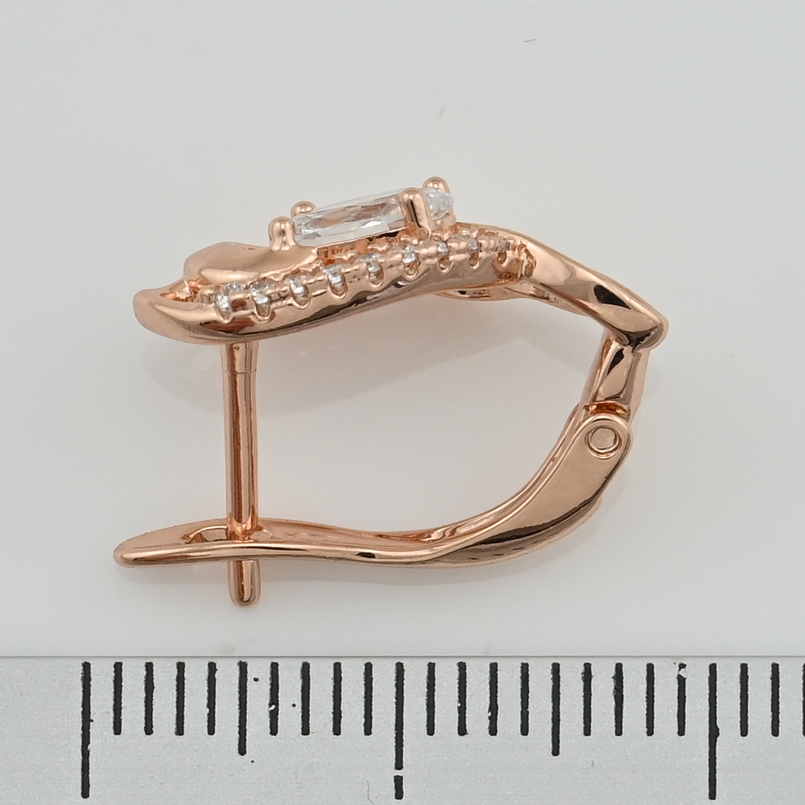 

Серьги Xuping 30783 размер 16х9 мм вес 2.7 г белые фианиты позолота РО