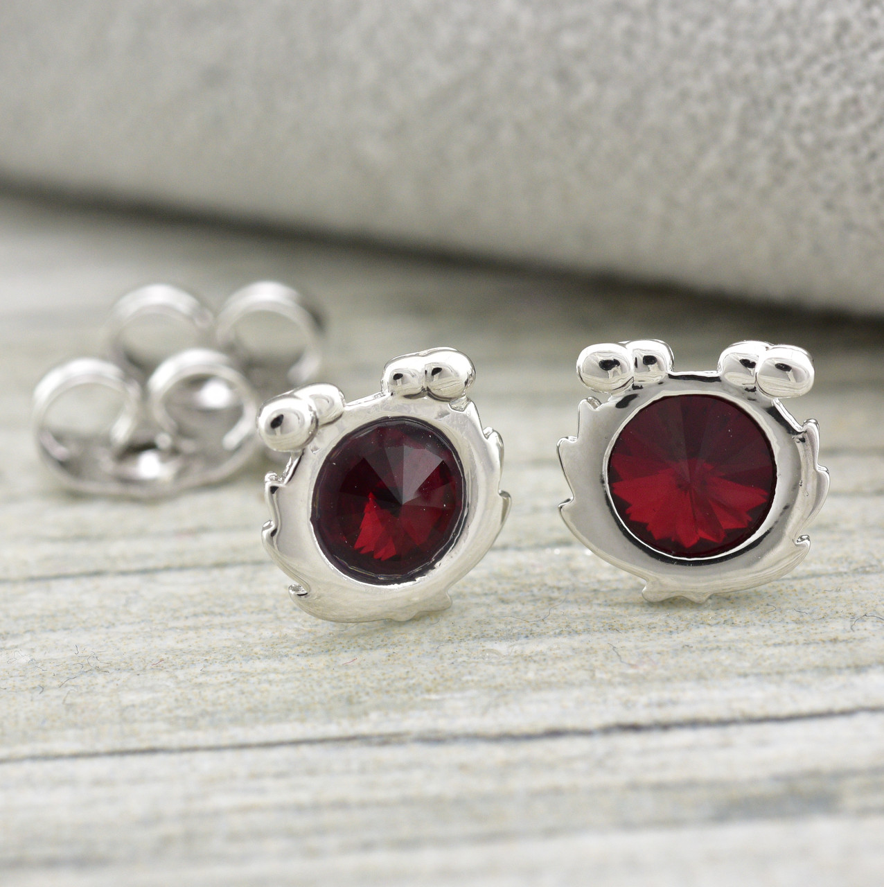 

Серьги Xuping с кристаллами Swarovski 83125 размер 10х7 мм цвет бордовый позолота Белое Золото