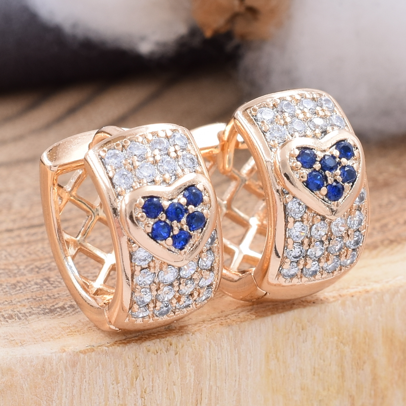 

Серьги Xuping 31525 размер 12х6 мм вставка синие фианиты вес 4.0 г позолота 18К