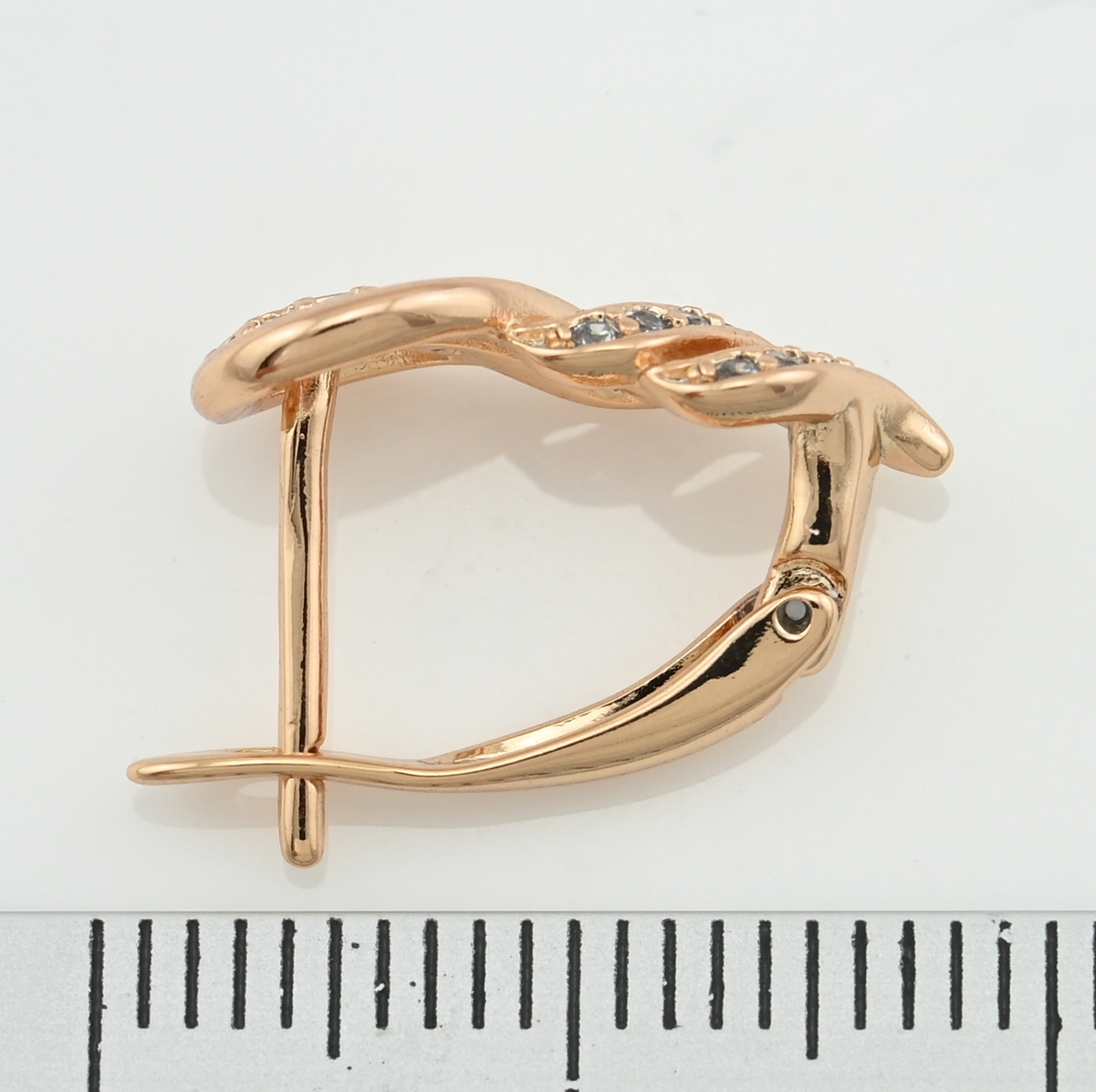 

Серьги Xuping 30894 размер 15х7 мм вес 1.8 г белые фианиты позолота 18К