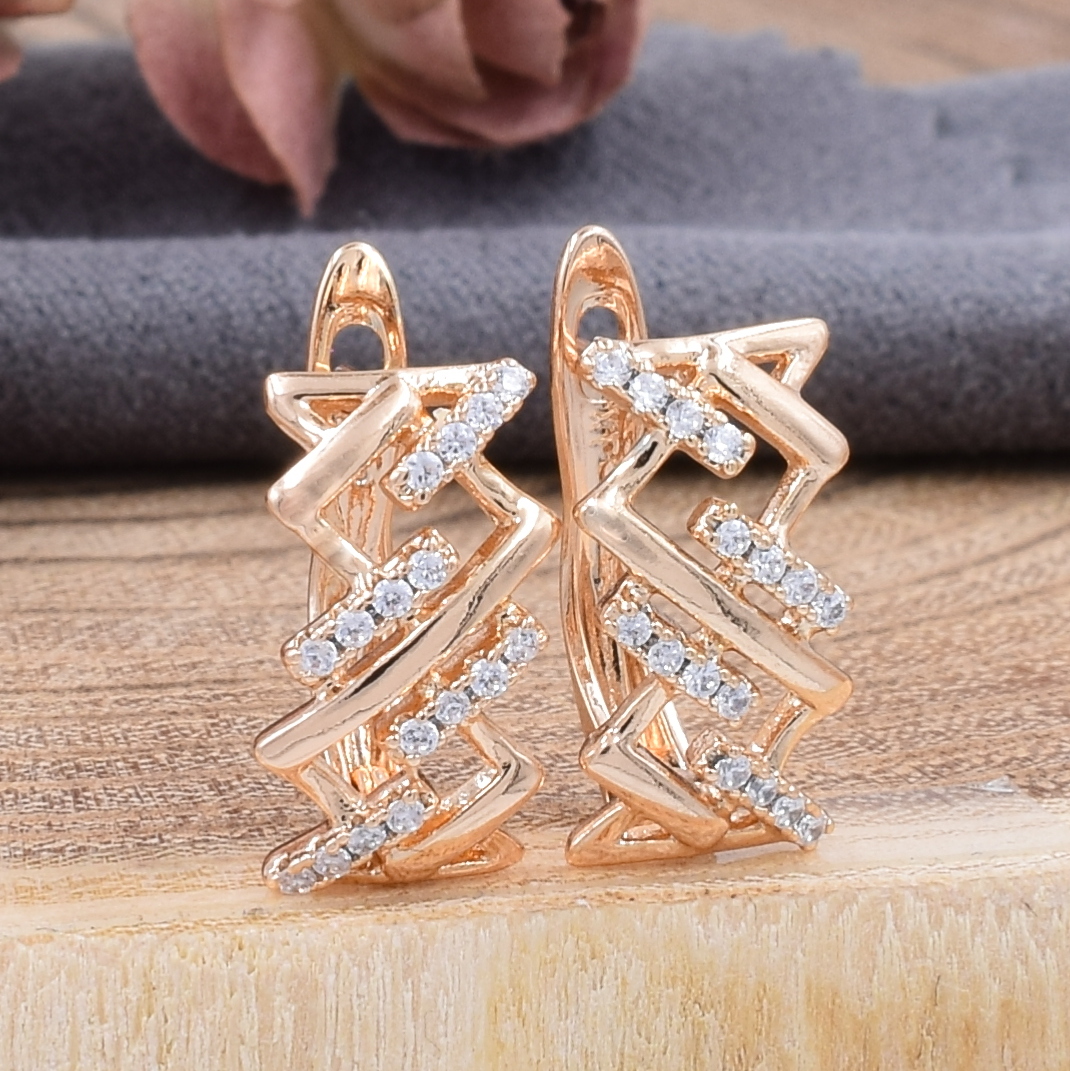 

Серьги Xuping 31532 размер 15х7 мм вставка белые фианиты вес 2.0 г позолота 18К
