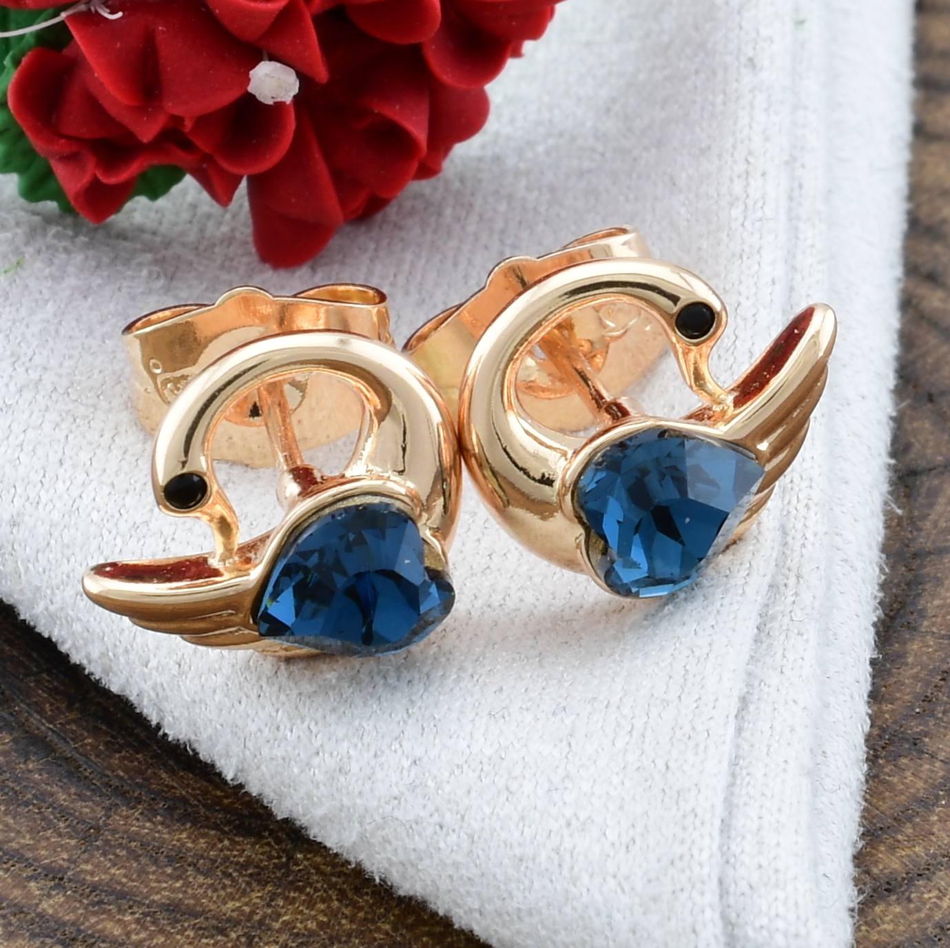 

Серьги Xuping с кристаллами Swarovski 27370 размер 11х10 мм вес 2.2 г темно-синие фианиты позолота 18К