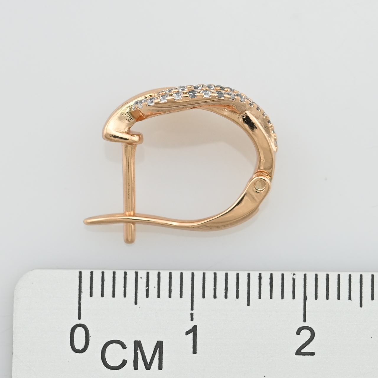 

Серьги Xuping 30526 размер 16х10 мм белые фианиты вес 3.0 г позолота 18К