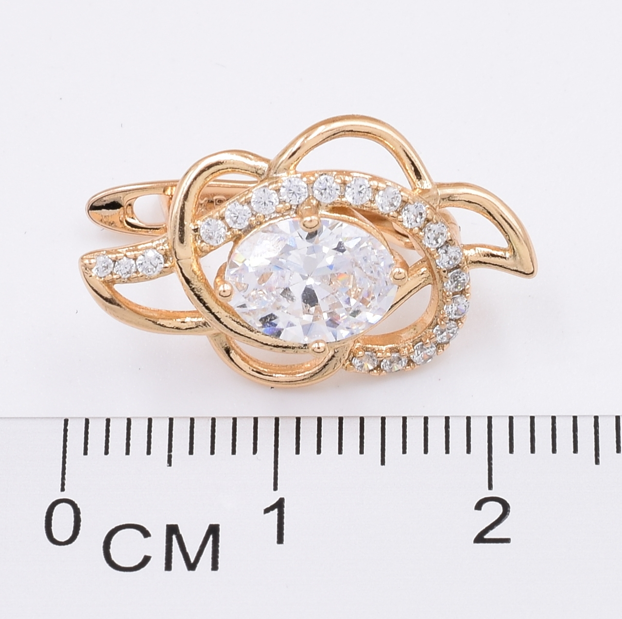 

Сережки Xuping 31137 розмір 21х13 мм білі фіаніти вага 4.0 г позолота 18К