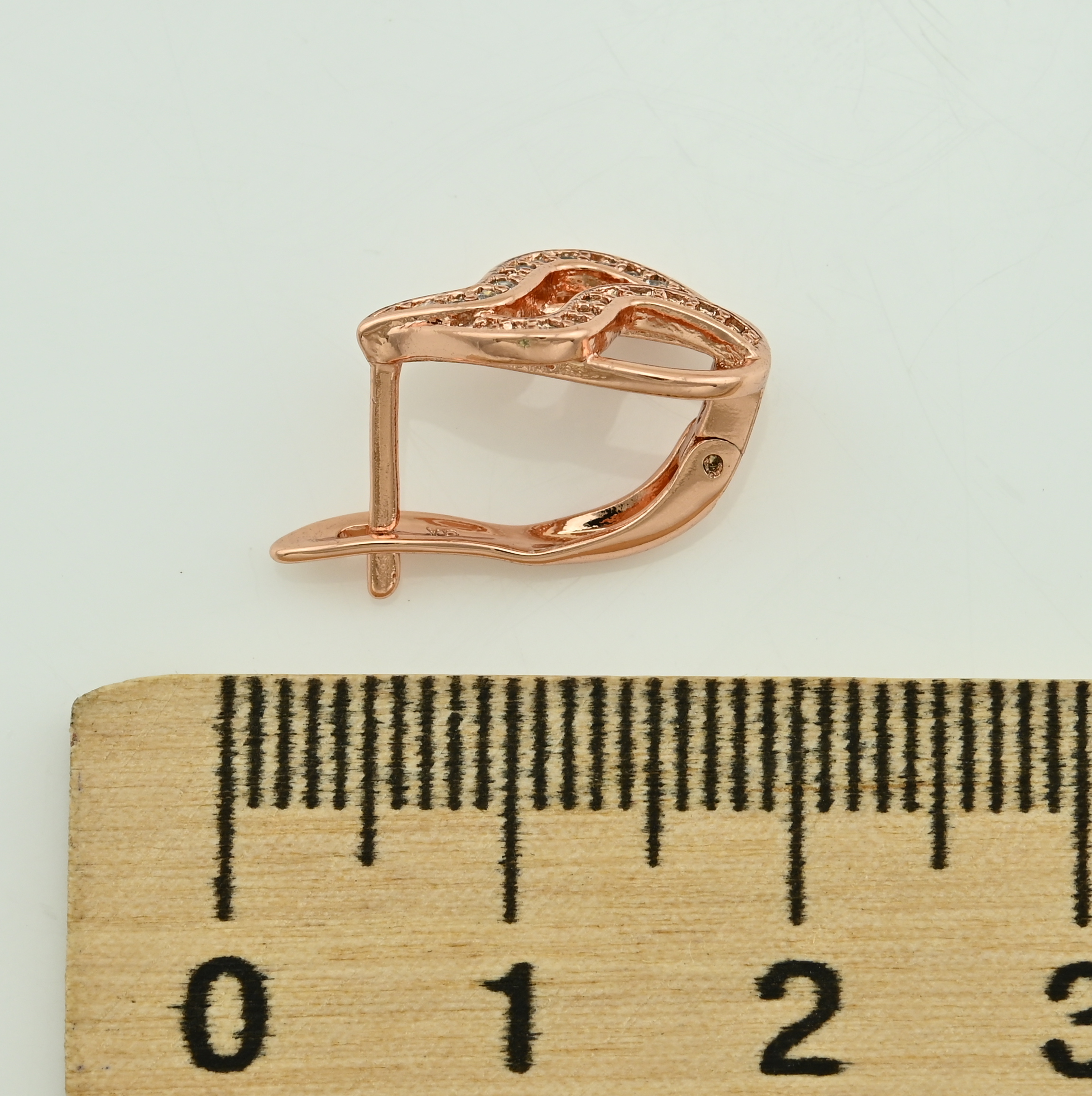

Серьги Xuping 27734 размер 15х9 мм вес 2.4 г белые фианиты позолота РО