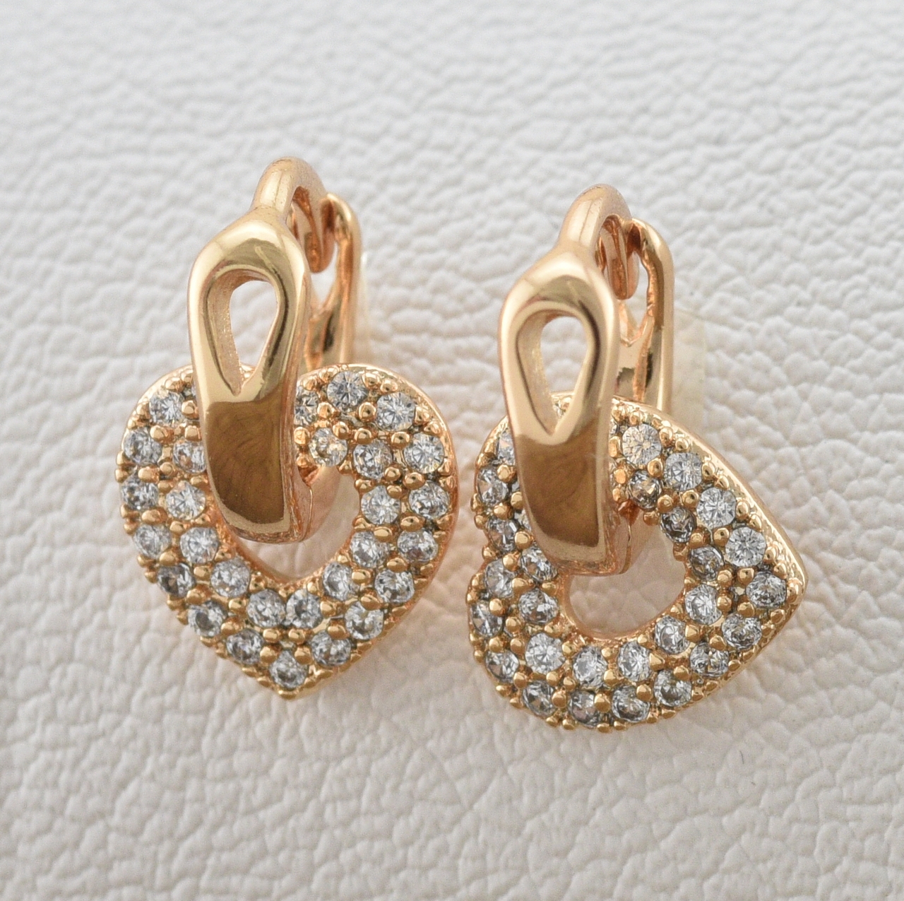 

Серьги Xuping 30975 размер 11х8 мм вес 1.7 г белые фианиты позолота 18K