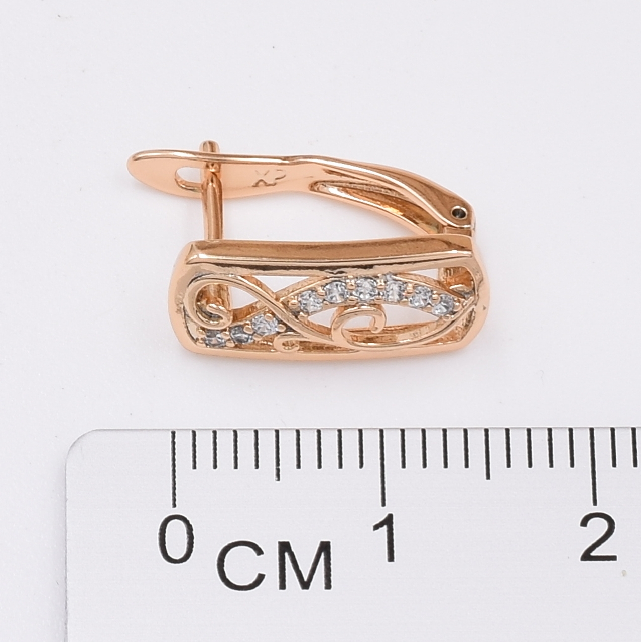 

Серьги Xuping 31244 размер 15х7 мм белые фианиты вес 2.4 г позолота 18К