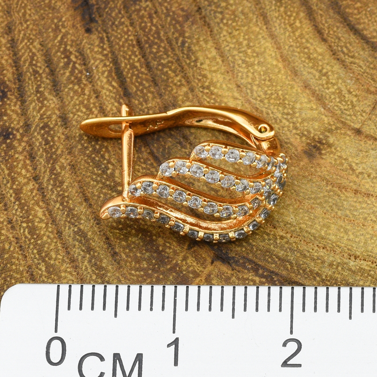 

Сережки Xuping 30477 розмір 16х10 мм білі фіаніти вага 2.2 г позолота 18К