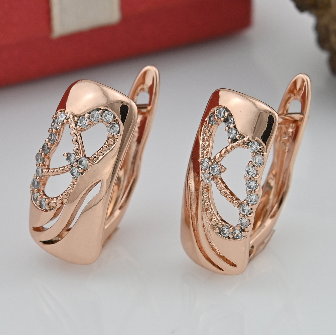

Серьги Xuping 31066 размер 16х8 мм белые фианиты вес 2.5 г позолота РО