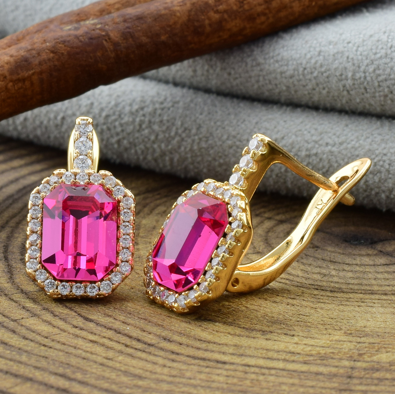 

Серьги Xuping с кристаллами Swarovski 83170 размер 18х8 мм цвет розовый вес 4.0 г позолота 18К