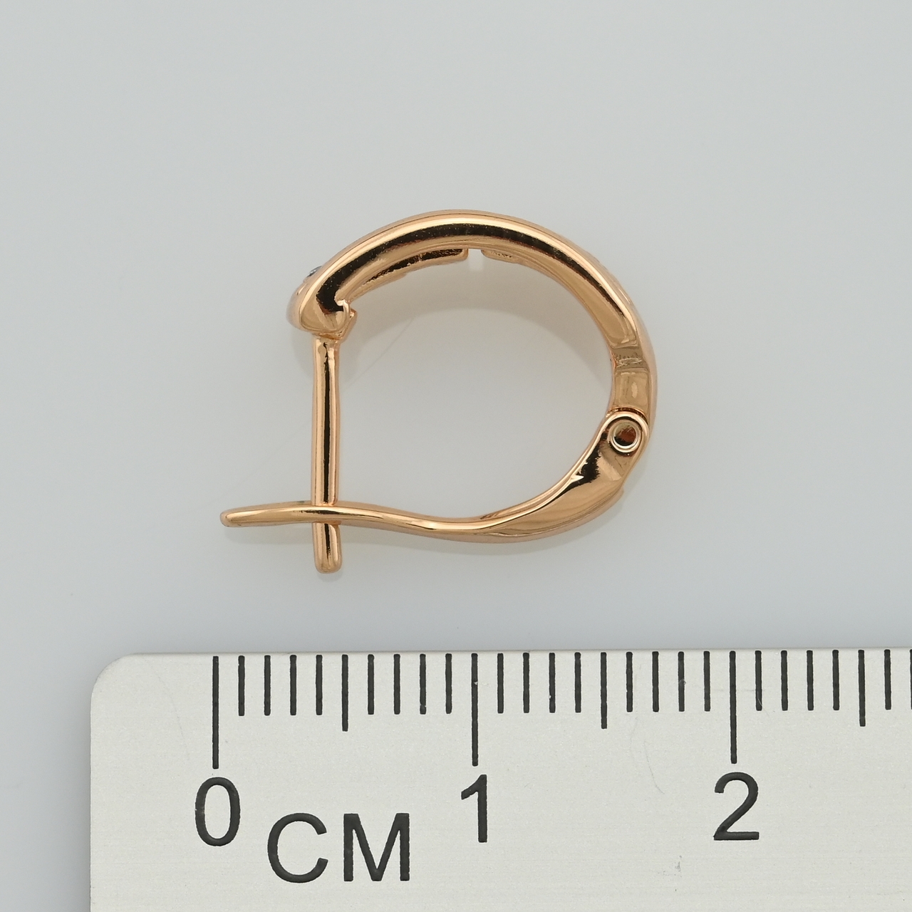 

Серьги Xuping 30103 размер 18х6 мм белые фианиты вес 2.5 г позолота 18К