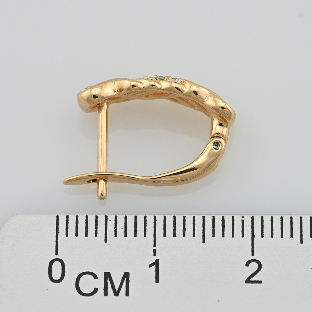 

Серьги Xuping 30496 размер 17х6 мм вес 2.5 г белые фианиты позолота 18К
