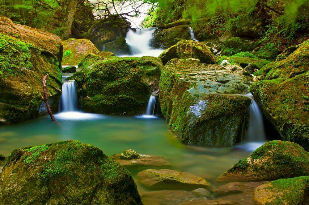 

Фотообои Walldeco Водопад в камнях №0343 Фреска