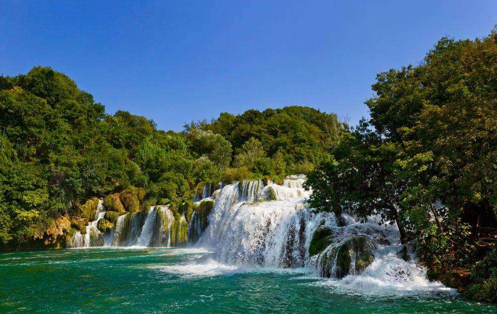 

Фотообои Walldeco Водопад в зеленом лесу №0670 Волокно